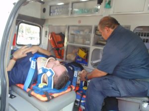 2-lesionados-choque-ambulancia-vs-taxi-independencia-y-ldc-2