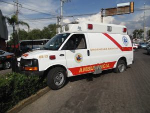2-lesionados-choque-ambulancia-vs-taxi-independencia-y-ldc-6