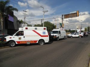 2-lesionados-choque-ambulancia-vs-taxi-independencia-y-ldc-9