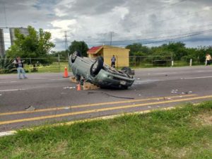 otra-muerta-volcadura-auto-70-poniente-9