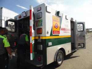 lesionado-prensado-choque-vochito-vs-camioneta-carretera-25-15