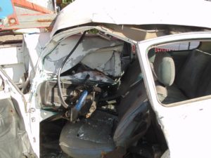lesionado-prensado-choque-vochito-vs-camioneta-carretera-25-6