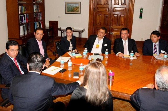 ¡Instalan mesa de negociación SHCP y zacatecanos encabezados por el gobernador y el rector!