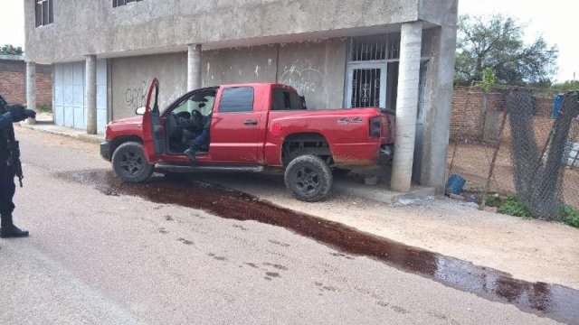 ¡Elementos de la PEP aseguraron una camioneta baleada y un arma de fuego en Guadalupe, Zacatecas!