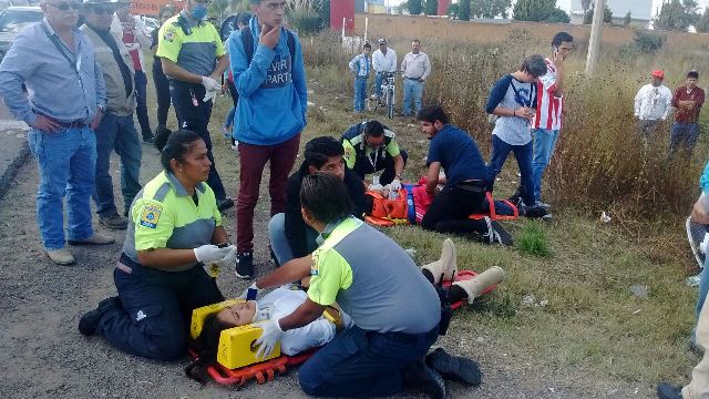 ¡7 estudiantes lesionadas tras aparatoso accidente en Aguascalientes!