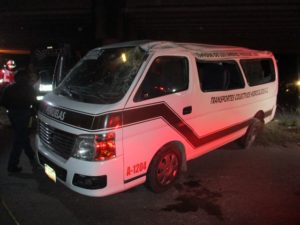 8-lesionados-choque-combi-vs-urbano-45-sur-y-entronque-a-los-arellano-3