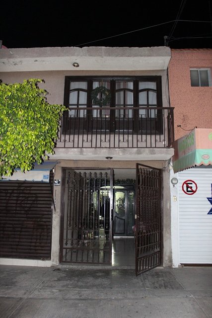 ¡Mediante un cateo domiciliario detuvieron a 2 traficantes de drogas en Aguascalientes!