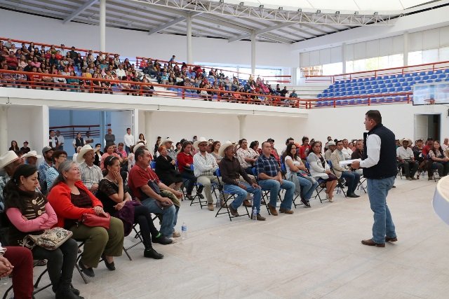 ¡El presidente municipal Adán Valdivia López tomó la protesta a las autoridades auxiliares de la administración municipal 2017-2019!