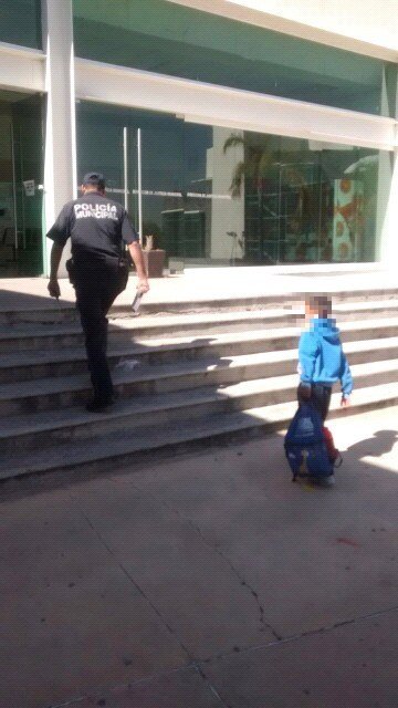 ¡Niño de 8 años de edad se fugó de su casa en Aguascalientes y policías municipales lo localizaron!