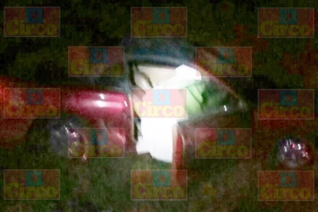 ¡Volcadura de un auto en Lagos de Moreno dejó 1 muerto y 1 lesionada!