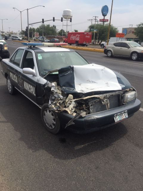 ¡Choque entre camioneta y una patrulla dejó 2 policías lesionados en Aguascalientes!