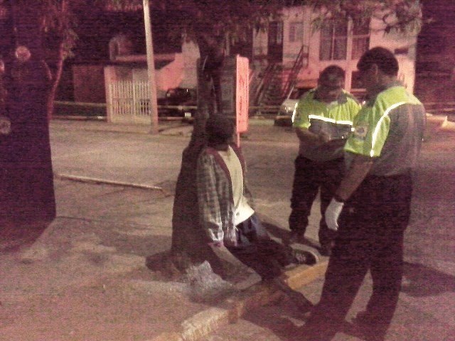 ¡Desconocido se suicidó colgándose de un árbol en la vía pública en Aguascalientes!