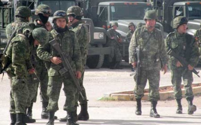 ¡Militares detuvieron a 10 personas y aseguraron un arsenal en Joaquín Amaro, Zacatecas!