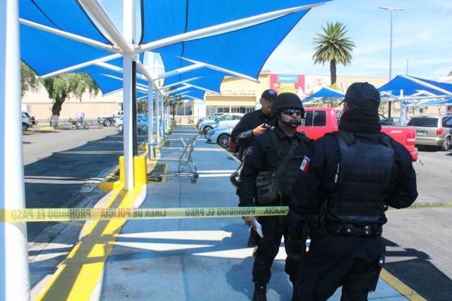 ¡Intentaron ejecutar a balazos a un hombre en el estacionamiento de Wal-Mart en Zacatecas!