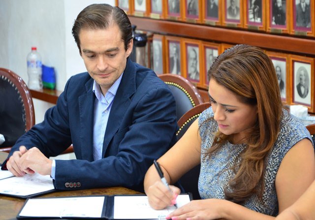 ¡Firma alcaldesa Tere Jiménez el convenio “Carta de la Tierra” a favor de la protección del medio ambiente!