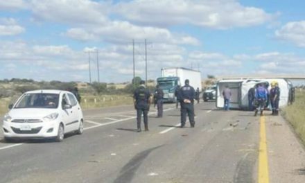 ¡Dos policías ministeriales heridos en volcadura en Guadalupe, Zacatecas!