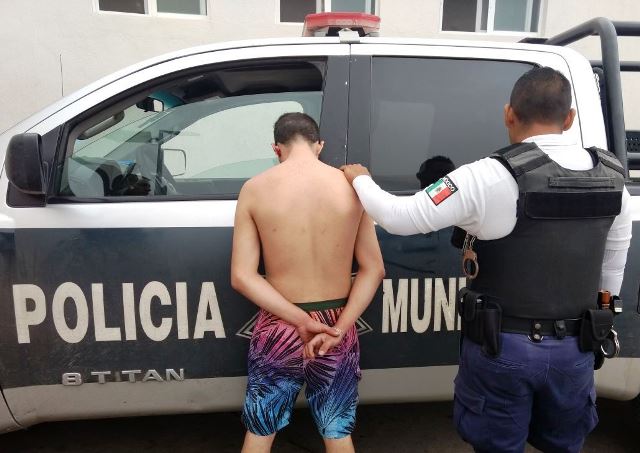 ¡A batazos lesionaron a un policía municipal en Aguascalientes!