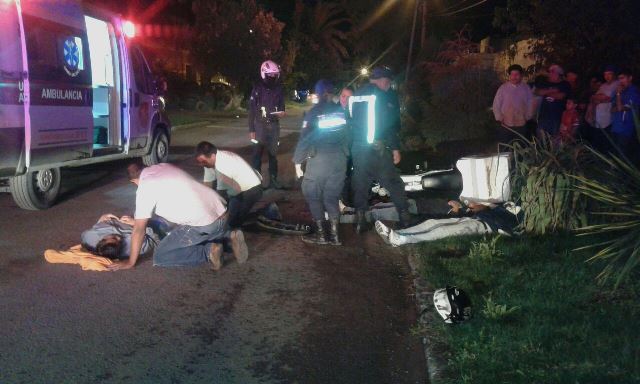 ¡3 lesionados tras choque entre 2 motocicletas en Lagos de Moreno!