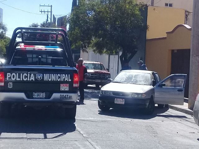 ¡2 pistoleros asaltaron a cuentahabiente en Aguascalientes y le robaron $100 mil!