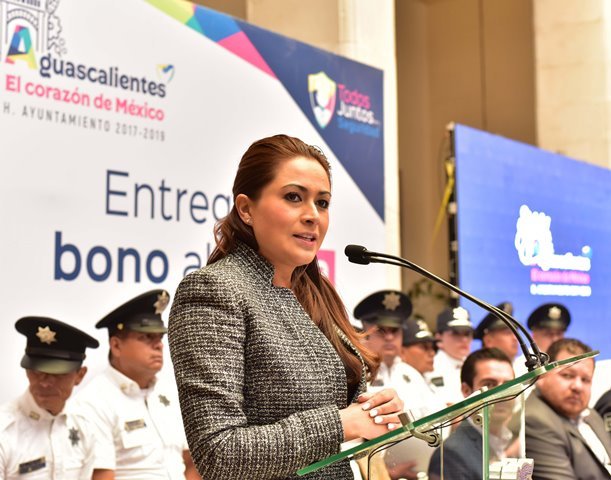 ¡Tere Jiménez premia el trabajo y compromiso de policías municipales de Aguascalientes!