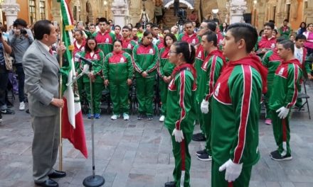 ¡Delegación de Selección Mexicana de Natación recibe abanderamiento!