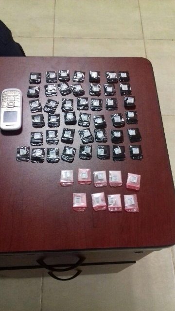 ¡Policías estatales detienen en Río Grande a dos hombres en posesión de más de 50 dosis de drogas!