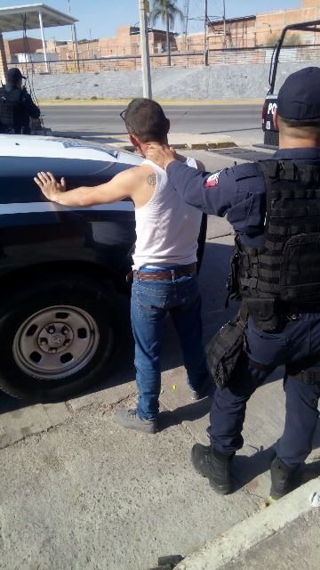 ¡Policías municipales y estatales detuvieron a 4 sujetos con vehículos robados en Aguascalientes!