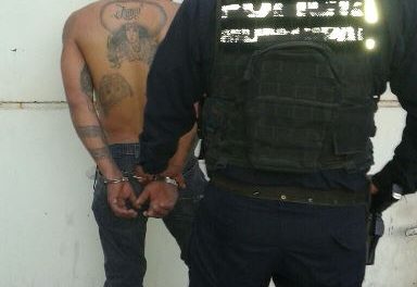 ¡Peliculesca captura de reincidente delincuente que hacía disparos en la calle en Aguascalientes!