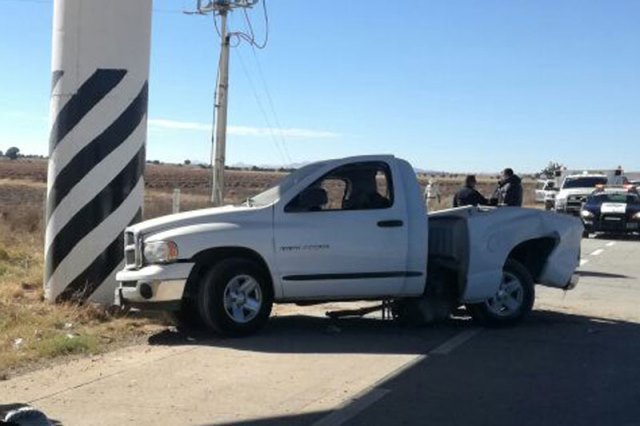 ¡2 muertos y 1 lesionada tras accidente en la autopista Lagos de Moreno-San Luis Potosí!
