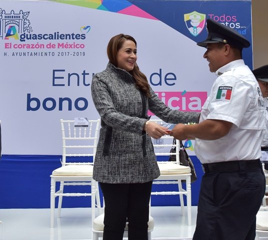 ¡Condecoran heroísmo y profesionalismo de policías municipales de Aguascalientes!