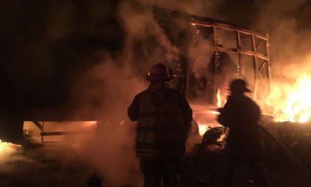 ¡Choque e incendio entre 2 trailers dejó 1 lesionado en Lagos de Moreno!