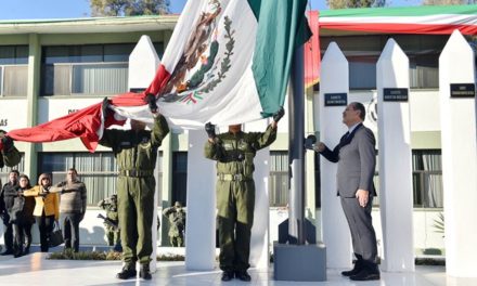 ¡Preside el gobernador MOS ceremonia de honores a la bandera en 14a zona militar!