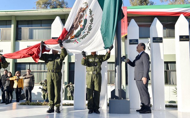 ¡Preside el gobernador MOS ceremonia de honores a la bandera en 14a zona militar!