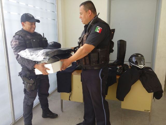 ¡Corporación policial de Pabellón de Arteaga fue dotada con nuevos uniformes!