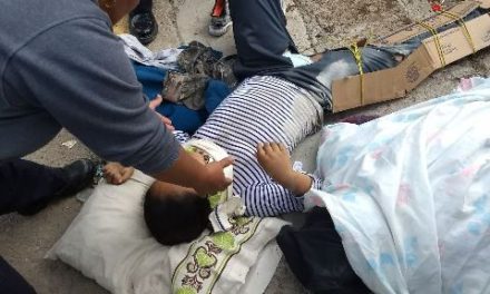 ¡Camioneta embistió una motocicleta en Aguascalientes: 1 muerta y 1 lesionada!