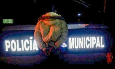 ¡Policías municipales detuvieron a sujeto que asaltó a un taxista en Aguascalientes!