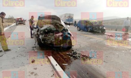¡Carambola entre 3 vehículos dejó 2 muertos y 1 lesionado en Lagos de Moreno!