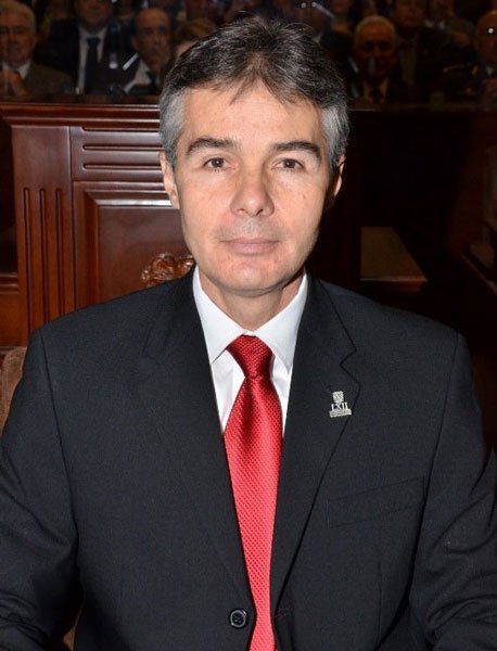 El ex diputado dormilón Fernando Díaz de León González será el candidato del PRI en el Distrito III