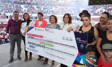 ¡Entregó Tere Jiménez 7500 becas en apoyo a la educación de niñas, niños y jóvenes de la capital!