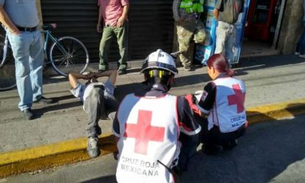 ¡Motociclista atropelló a ancianita en Aguascalientes y ambos resultaron lesionados!