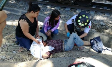 ¡Grave ciclista embestido por una camioneta y el tren en Aguascalientes!