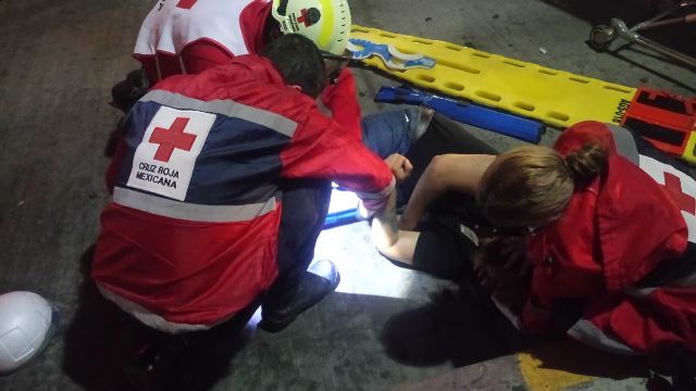 ¡Motociclista resultó lesionado tras chocar contra un automóvil en Aguascalientes!