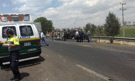 ¡Choque entre dos camionetas en Aguascalientes dejó una mujer lesionada!