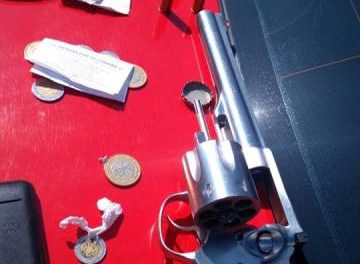 ¡Tras breve persecución detuvieron a 2 sujetos con un arma de fuego en Aguascalientes!