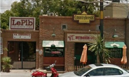 ¡2 pistoleros asaltaron un restaurante de hamburguesas en la “zona dorada” de Aguascalientes!