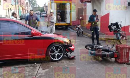 ¡Otro motociclista lesionado tras chocar contra un auto en Lagos de Moreno!