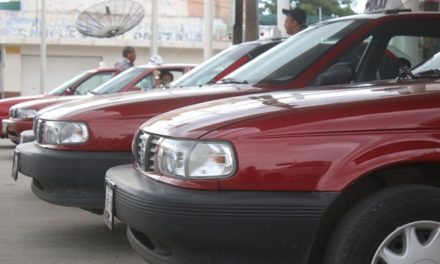 ¡Acuerdan Unión de Taxistas y Ayuntamiento de Pabellón de Arteaga traslados gratuitos para población vulnerable!