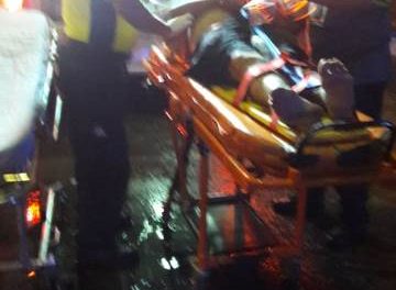 ¡Volcadura de una camioneta en Aguascalientes dejó al conductor gravemente lesionado!