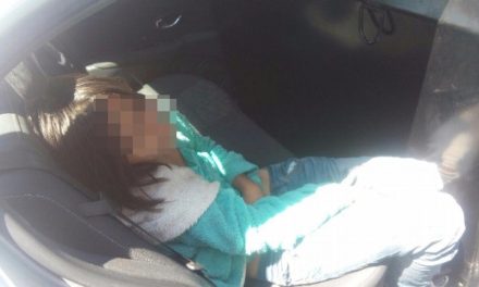 ¡Policías municipales rescataron a joven que quería arrojarse de un puente peatonal en Aguascalientes!