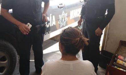¡Policías municipales de Aguascalientes evitaron que una joven se arrojara de un puente vehicular!